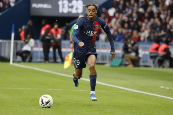 巴尔科拉谈阿劳霍红牌犯规:首回合也有类似情况,当时被他抢了先